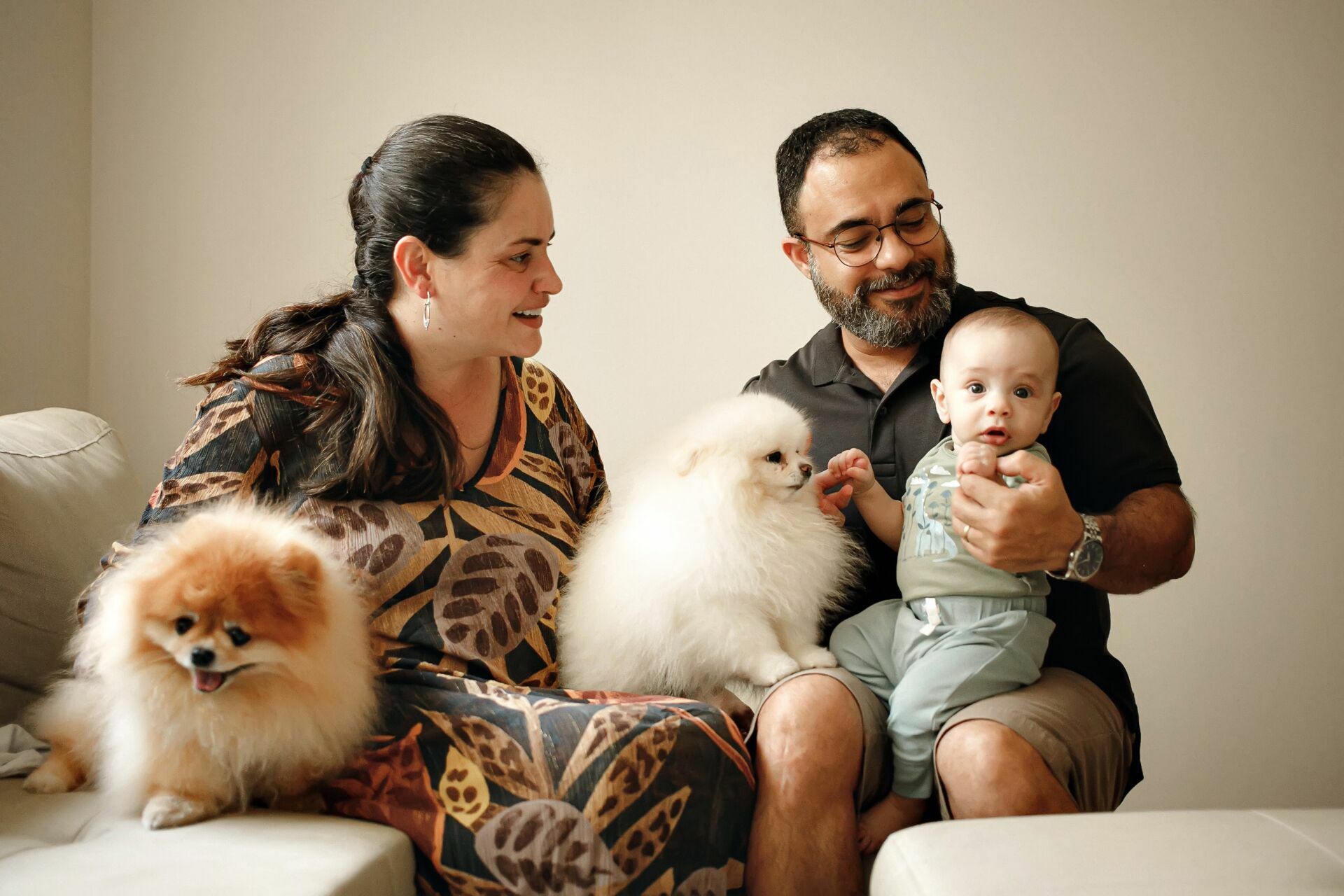 Foto Ensaio de bebê m casa com os pets? Foto Ensaio de bebê m casa com os pets? - Imagem 0